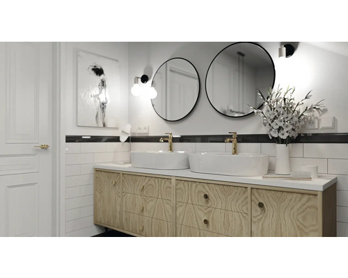 Baie cu lavoar, două chiuvete aplicate, oglinzi rotunde și lămpi de perete