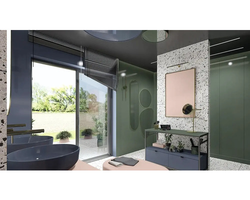 Baie modernă cu chiuvetă dublă, oglindă și fereastră