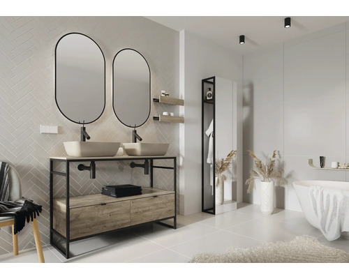 Baie cu chiuvetă dublă, două oglinzi și cadă