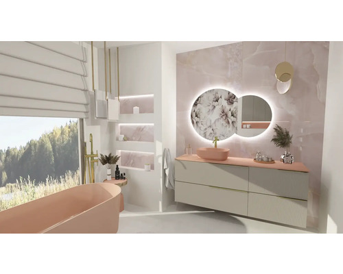 Baie modernă cu cadă, chiuvetă, oglindă și fereastră