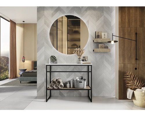 Baie modernă cu lavoar, oglindă și rafturi