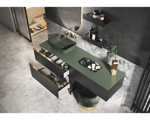 Baie modernă cu lavoar, element de sertar deschis și taburet