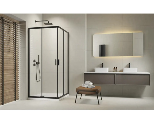 Baie modernă cu cabină de duș cu cadru negru, dulap de lavoar cu două chiuvete și oglindă cu iluminare