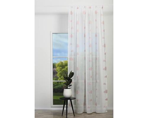 Vedere de la fereastră cu perdea și plantă