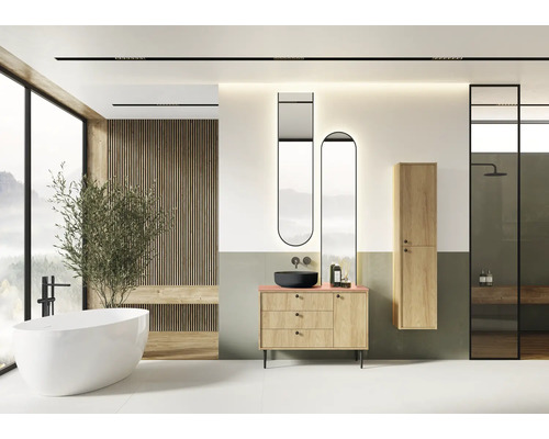 Baie modernă cu cadă independentă, dulap de lavoar cu lavoar aplicat și oglindă