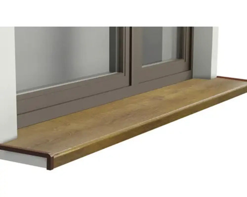 Glaf de fereastră cu decor din lemn sub fereastră