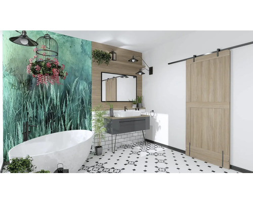 Baie cu cadă, lavoar, oglindă și ușă glisantă în stil rustic