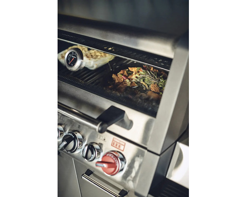 Grătar din oțel inoxidabil cu alimente și indicator de temperatură în compartimentul cuptorului