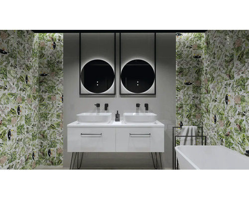 Baie cu lavoar, oglinzi, cadă și faianță cu model vegetal