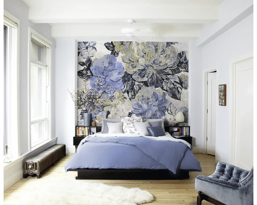 Fototapet vlies P265-VD3 Vintage Blue Garden 300x250 cm Dormitor luminos cu un pat decorat cu tapet floral.