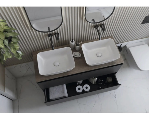 Baie cu chiuvetă dublă, dulap inferior și oglinzi