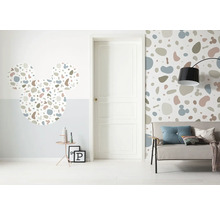 Cameră decorativă cu tapet în stil terrazzo și autocolant de perete Mickey Mouse