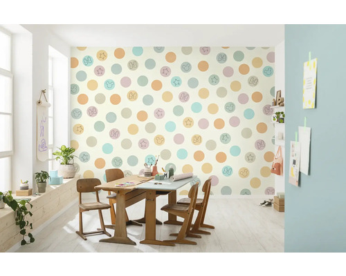 Cameră luminoasă cu tapet pentru copii cu model cu puncte, motive Mickey Mouse și Minnie Mouse