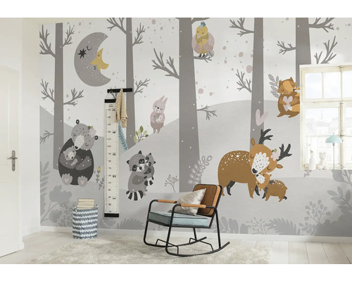 Cameră pentru copii cu motive cu animale din pădure, riglă de măsurare și balansoar