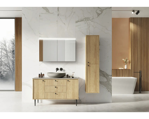 Baie cu dulap inferior pentru lavoar, lavoar așezat, dulap cu oglindă, dulap înalt și cadă într-un design luminos