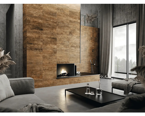 Living luminos cu perete placat cu faianță, șemineu și mobilier modern.