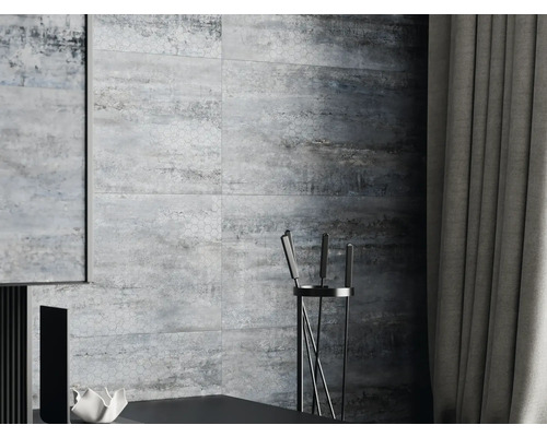 Design de perete cu plăci dreptunghiulare cu aspect de piatră și perdea