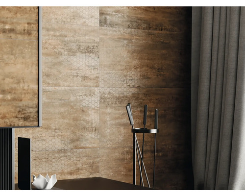 Decor de perete cu plăci ceramice în camera de zi