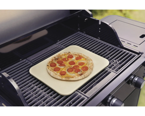 Pizza pe piatră de pizza în grătar