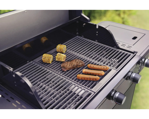 Grătar pe gaz cu porumb, friptură și cârnați pe grătar