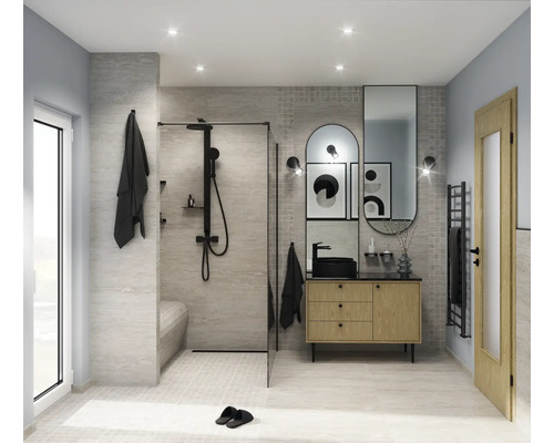 Baie luminoasă cu duș, dulap sub lavoar și oglindă