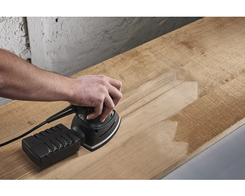 Șlefuitor electric utilizat pe suprafața lemnului