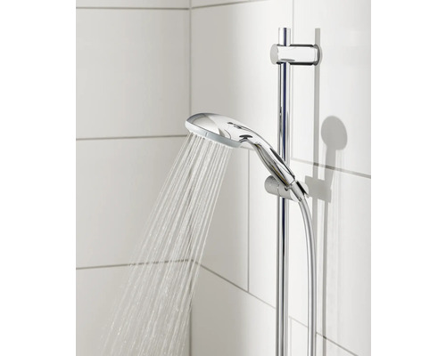 Bară de duș cu duș de mână în baie cu apă curgătoare