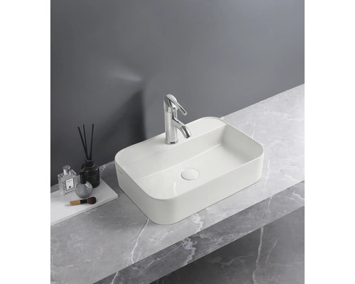 Lavoar pe blat cu baterie pe un blat de lavoar