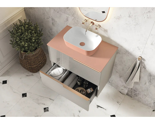 Baie modernă cu dulap de lavoar, lavoar așezat și sistem de sertare deschise