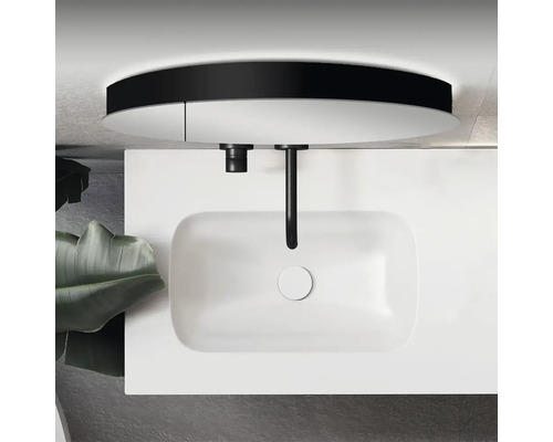 Fotografie cu o chiuvetă cu robinet pe un blat de chiuvetă