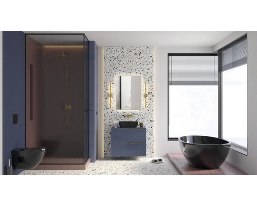 Baie cu duș, toaletă, chiuvetă, oglindă și cadă