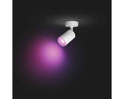 Spot de tavan cu fascicul de lumină colorat
