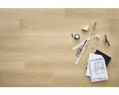 Pardoseală deschisă la culoare din lemn cu instrumente și plan de construcție