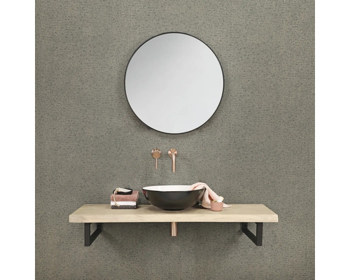 Baie modernă cu oglindă rotundă, lavoar așezat și raft din lemn