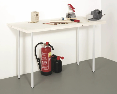 Banc de lucru cu scule și stingător