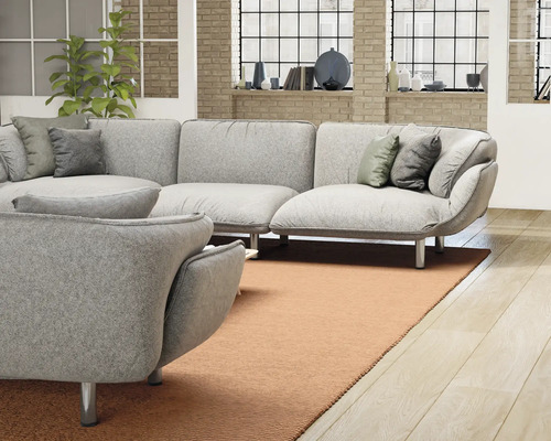 Living luminos cu canapea de colț gri, perne decorative și covor