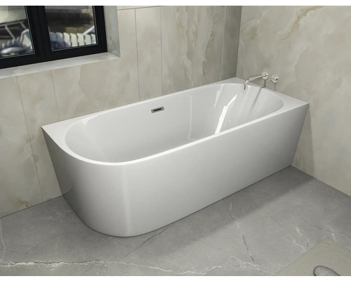 Cadă independentă în baie cu robinet