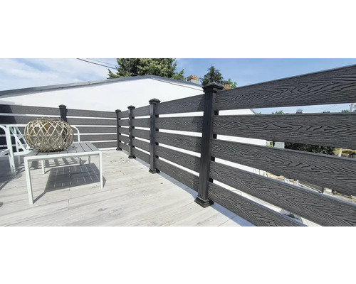 Terasa cu paravan de confidențialitate din WPC cu structură de lemn