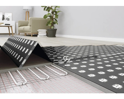 Instalarea încălzirii prin pardoseală cu plăci izolatoare în camera de zi