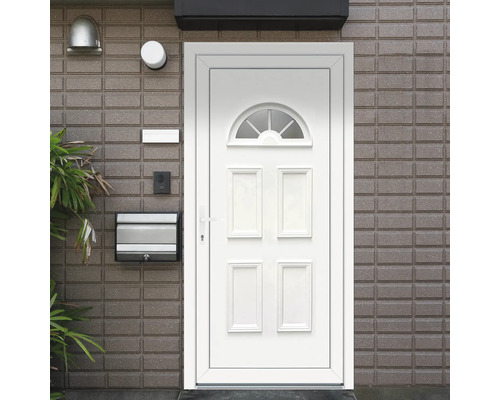 Ușă de intrare albă cu inserție de sticlă și cutie poștală pe un perete al casei