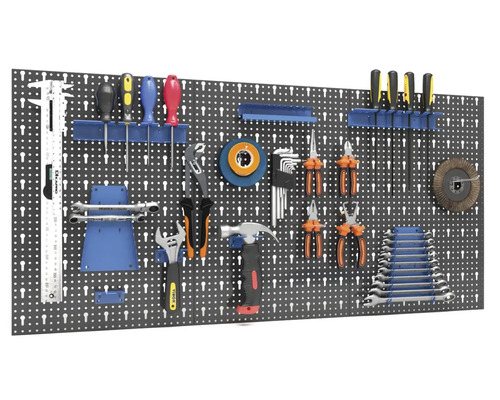 Panou de scule cu scule precum șurubelnițe, clești și chei