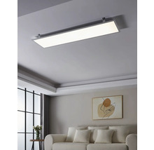 Living luminos cu plafonieră dreptunghiulară