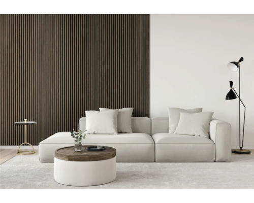 Living luminos cu canapea modulară, măsuță de cafea și panouri din lemn