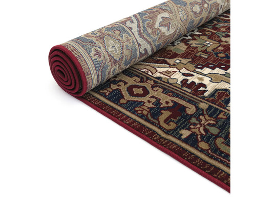 Covor rulat cu model ornamental