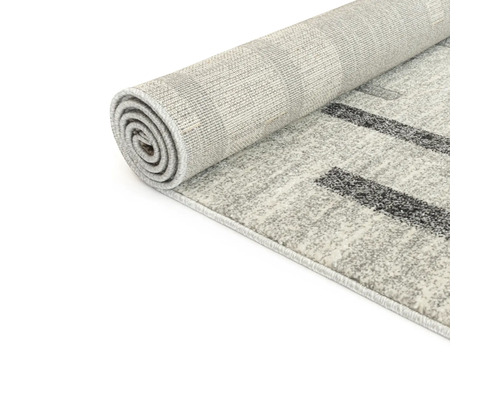 Covor rulat cu model geometric