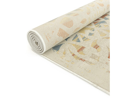 Covor rulat cu model geometric