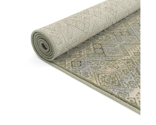 Covor rulat cu model