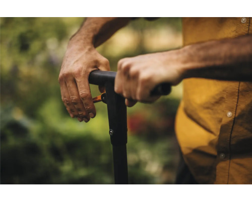 Persoană care operează o rolă de grădină