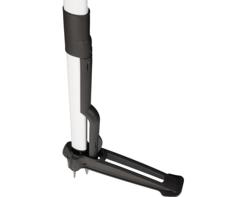 Vizualizare detaliată a unui mâner de sculă cu pedală pentru fixare în pământ