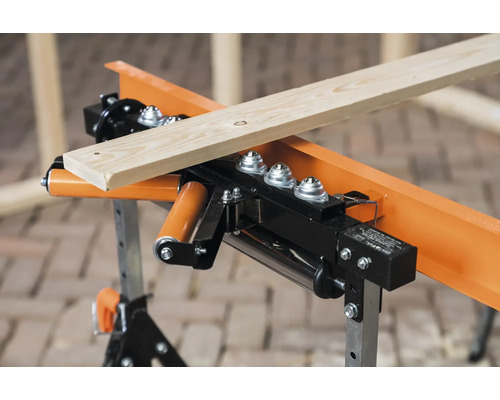 Suport pentru piese de lucru cu material